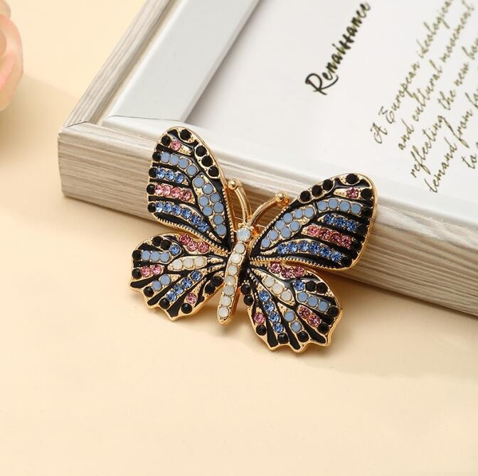 Personalized Exquisite Suit Corsage Accessory Anti-exposure Pin