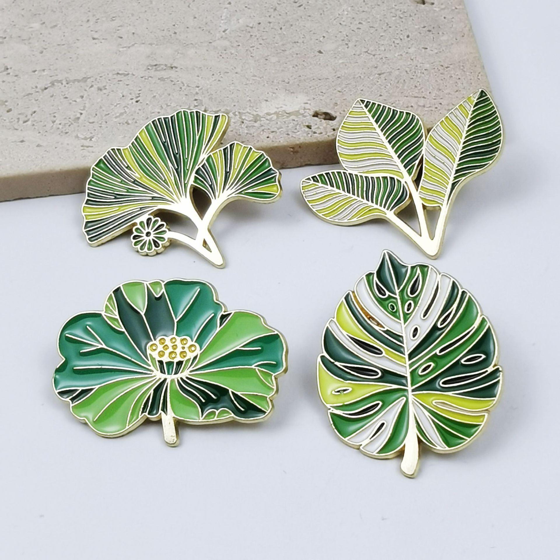 High-End Green Leaf Oil-Drop Alloy Clothing Brooch